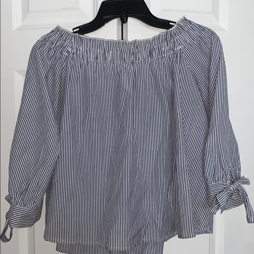 Ruffled Off the Shoulder Woman’s Top